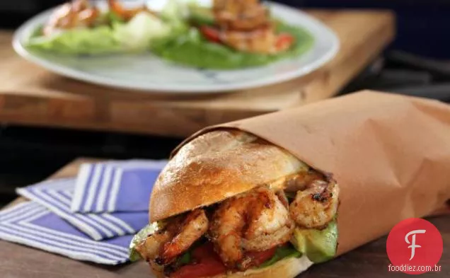 Camarão Po ' Boy com atirador de ostras ao lado