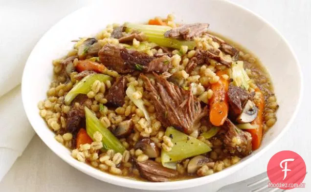 Carne e cevada de fogão lento