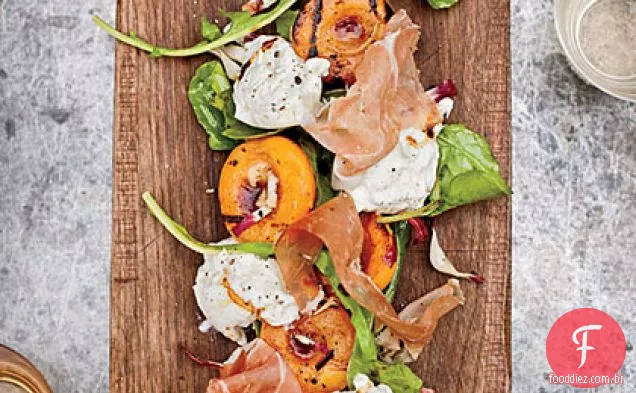 Damascos grelhados com Burrata, presunto e rúcula