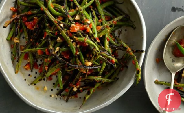 Feijão Verde Carbonizado Com Harissa E Amêndoas