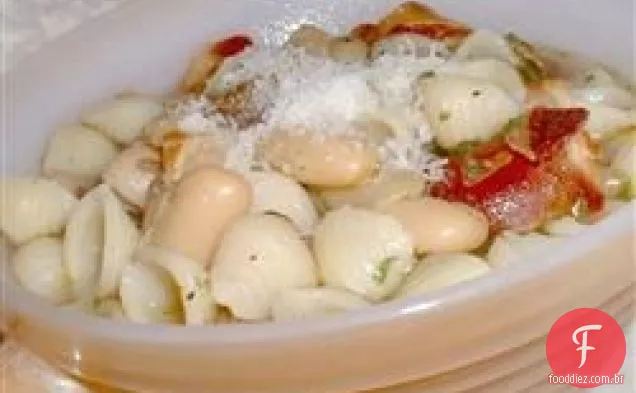 Sopa italiana de feijão branco e Pancetta