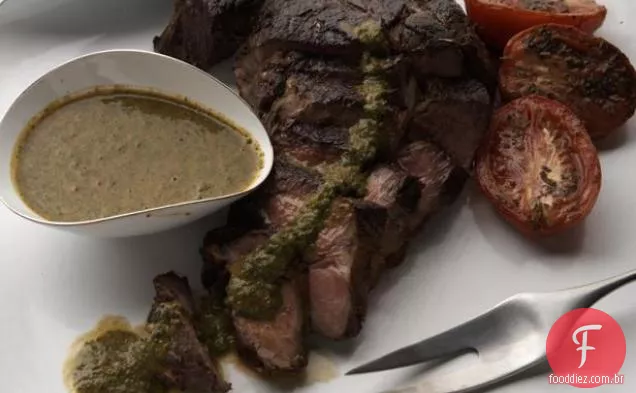 Carne assada com molho de tomate salsa picante