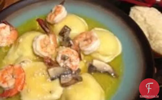 Ravioli de cogumelo Portobello com camarão