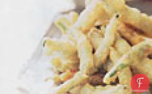 Feijão verde tempura de gergelim com molho de imersão de soja