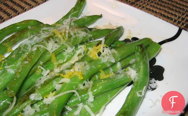 Feijão Verde Na Manteiga E Limão Com Parmigiano Reggiano