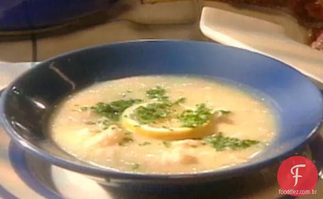 Avgolemeno (sopa de galinha com molho de ovo e limão)