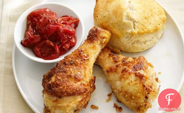 Baquetas com biscoitos e geléia de tomate
