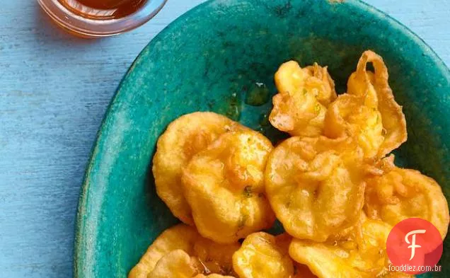 Massa Frita Puffs Com Calda