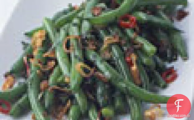 Feijão verde com chalotas crocantes, Chile e hortelã