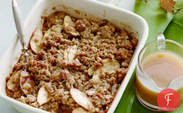 Crumble de maçã com cardamomo-Molho De Caramelo De Baunilha