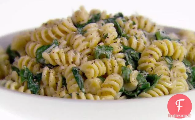 Fusilli com Pecorino Romano e pimenta preta