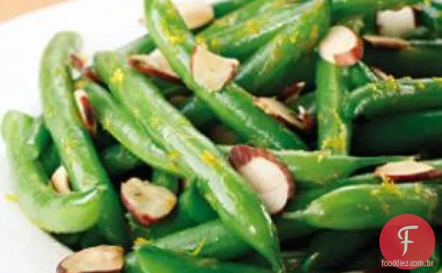 Feijão verde com aroma de laranja com amêndoas torradas