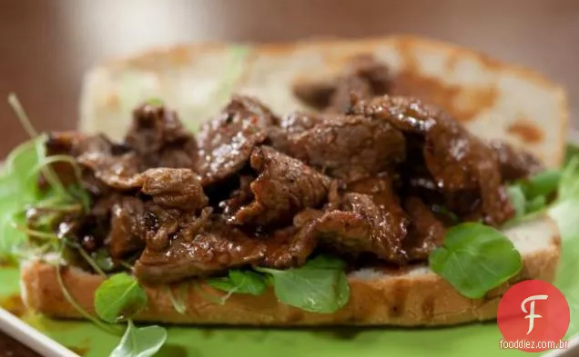 Refeição Make-ahead Hoagies de bife de 3 minutos com molho de bife caseiro