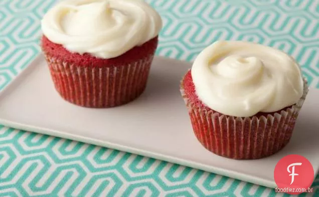 Cupcakes de veludo vermelho com cobertura de Cream Cheese