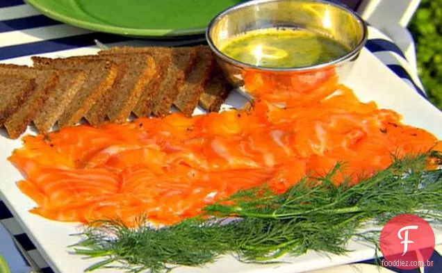 Gravlax com molho de mostarda