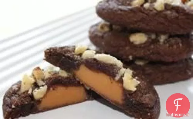 Biscoitos De Chocolate Recheados Com Caramelo