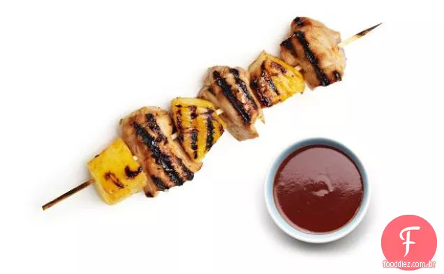 Espetos de frango e abacaxi