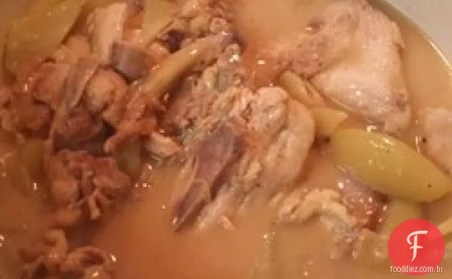 Ginataang Manok (frango cozido em leite de coco)