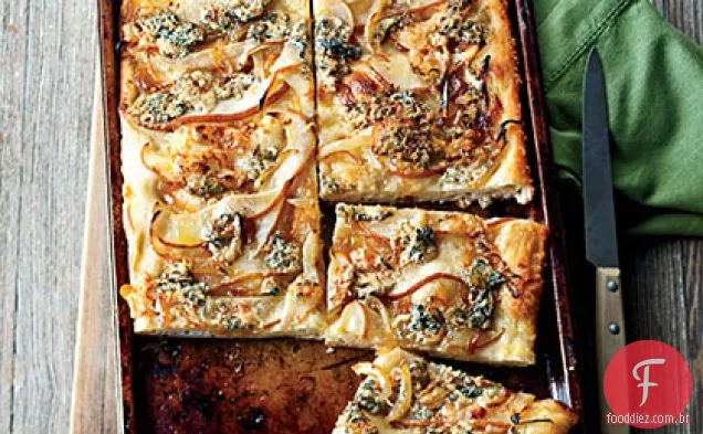 Focaccia com cebola caramelizada, Pêra e queijo azul