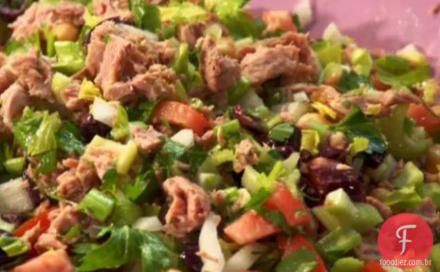 Salada de atum e vegetais