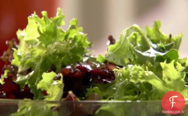 Salada verde e vinagrete de vinho Napa