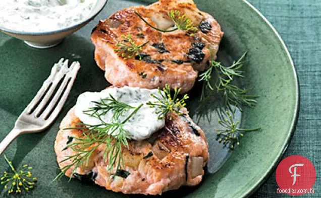 Bolos de salmão e espinafre
