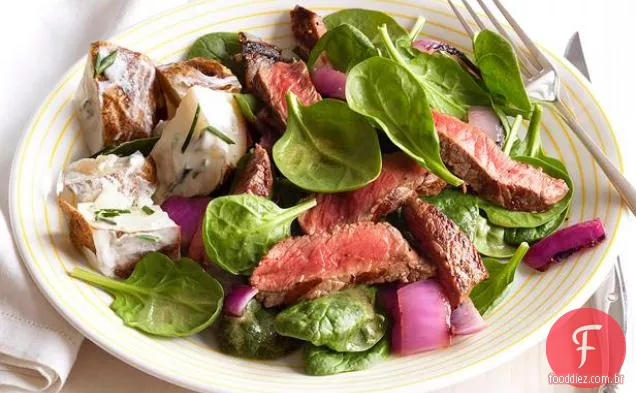Bife - Salada De Espinafre Com Batatas Creme Azedo