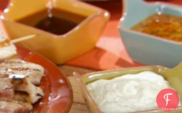 Atum assado, Yellowtail e salmão com três molhos