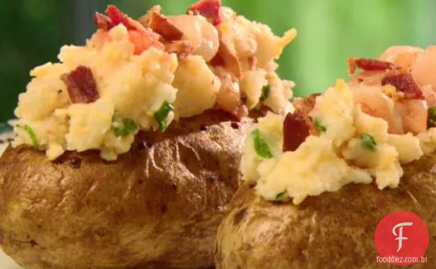 Deluxe duas vezes batatas assadas com camarão