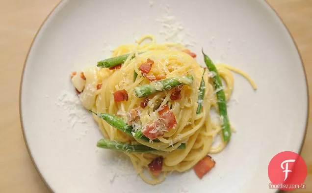 Macarrão Carbonara Com Feijão Verde Fresco