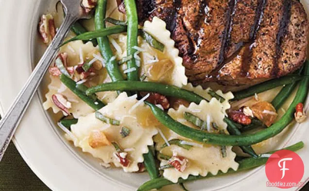 Filetes grelhados com nozes e Ravioli de feijão verde