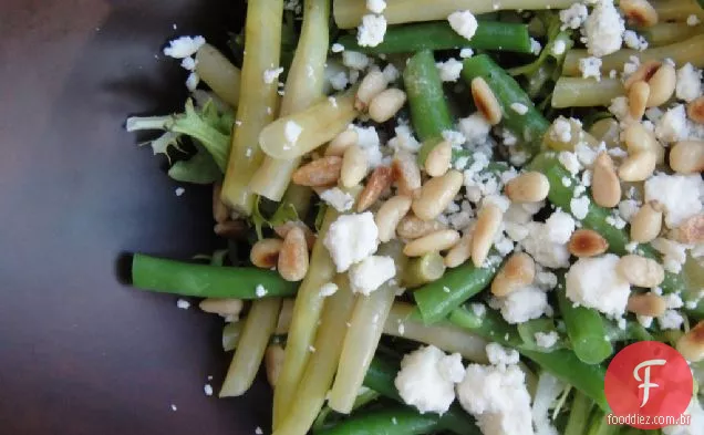 Pinhão Torrado E Salada De Feijão Verde