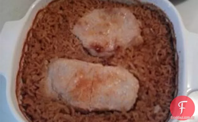 Costeletas de porco e arroz sujo