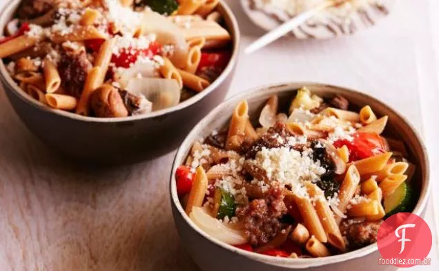 Linguiça e Penne vegetal assado