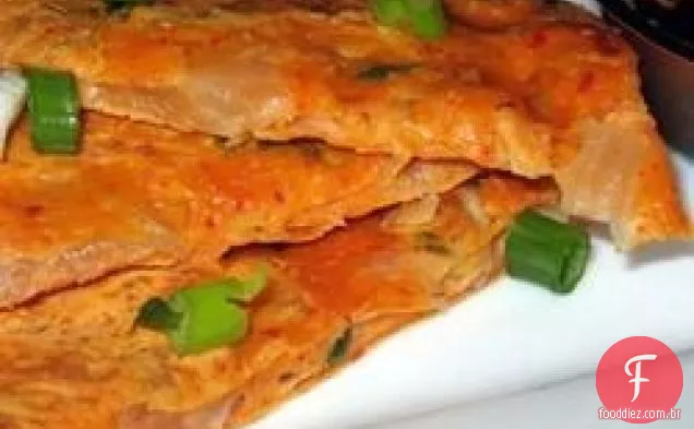 Kimchi Jun (panqueca Kimchi) e molho de imersão