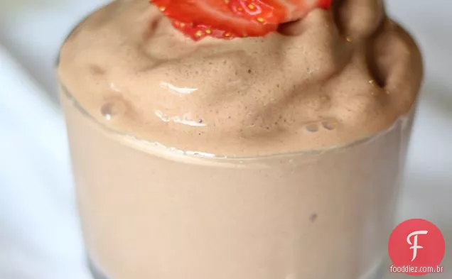 Iogurte Congelado De Morango Coberto Com Chocolate