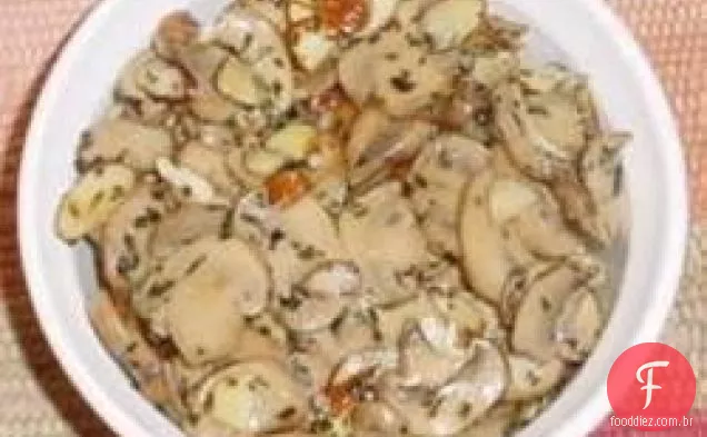 Brie assado com cogumelos e amêndoas
