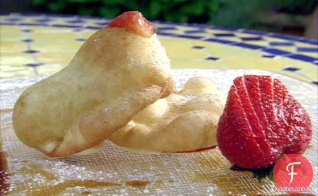 Sopaipillas e compota de frutas secas em creme de massa de mel com vinagre de Yema Gran Reserva Glaze