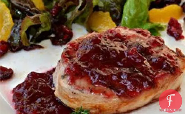 Costeletas de porco com molho de vinho Cranberry