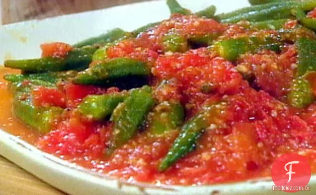 Quiabo fresco com tomate e gengibre