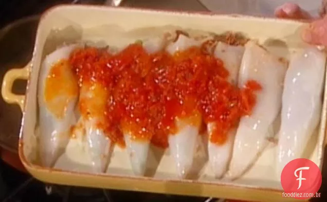 Calamari recheada com ervilhas e tomates secos