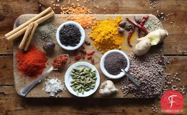 Lentilha Com Batatas E Especiarias Indianas Quentes