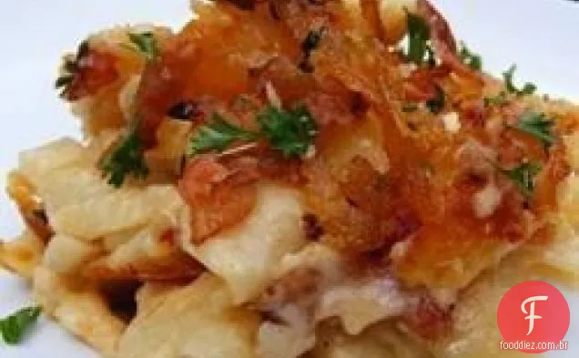 Macarrão com queijo com cebola caramelizada e Bacon