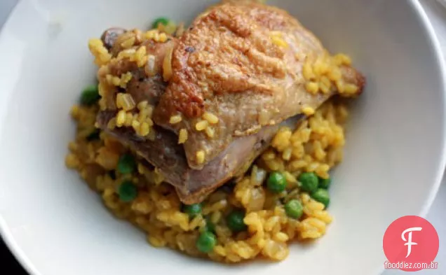 Jantar hoje à noite: frango e arroz com açafrão