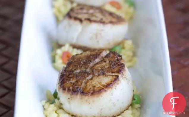 Vieiras Grelhadas Em Arroz Açafrão Picante