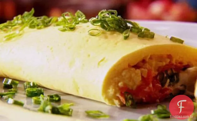 Omelete de salmão defumado e Cream Cheese com cebolinha