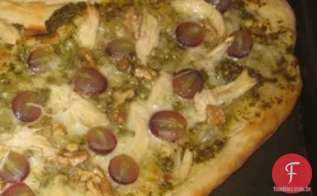 Pizza de Pesto de uva, frango e nozes