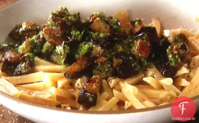 Trenette com berinjela e manjericão Pesto