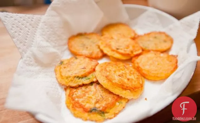 Panquecas do mar Chileno, ou Bindaetteok (panquecas Coreanas de feijão mungo)