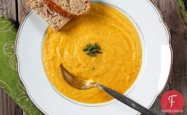 Sopa De Ervilha Dividida Amarela Orgânica Com Bacon E Tomilho